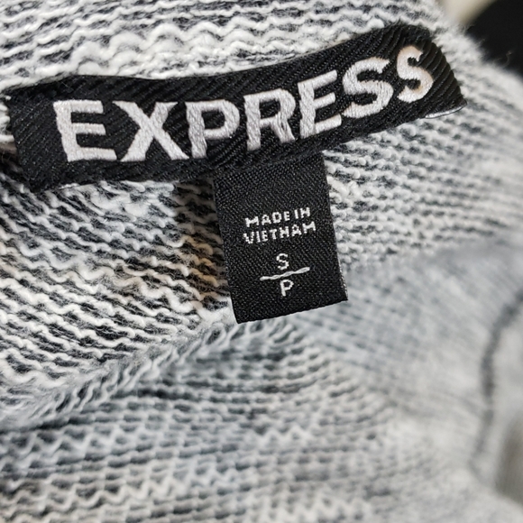 3💋 for $35 Express Short Cardigan - Picture 3 of 7